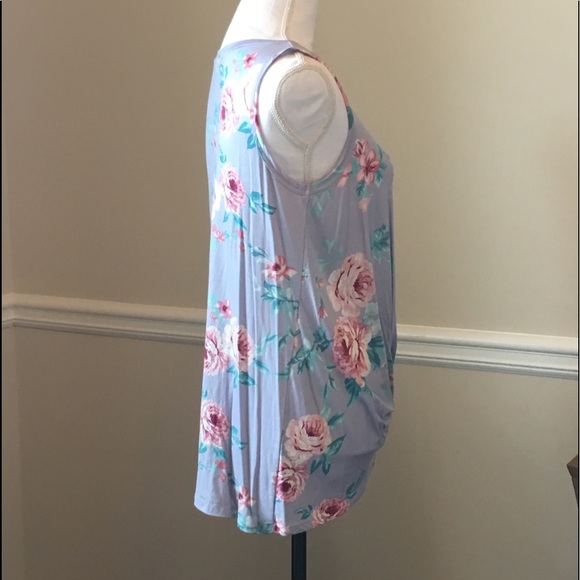 Beautiful lavender floral tank - Picture 3 of 4